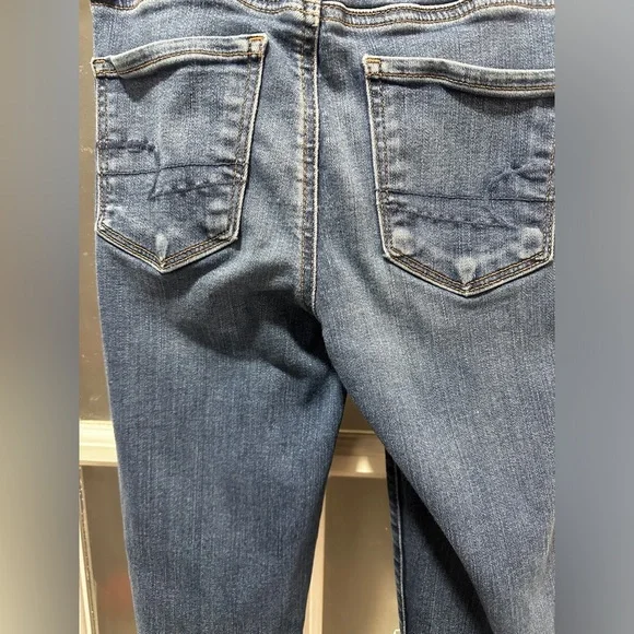 American Eagle Hi-Rise Distressed Jeggings - Picture 7 of 16